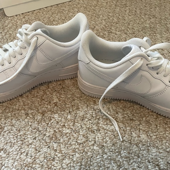 Nike Air Force 1 - Picture 2 of 11